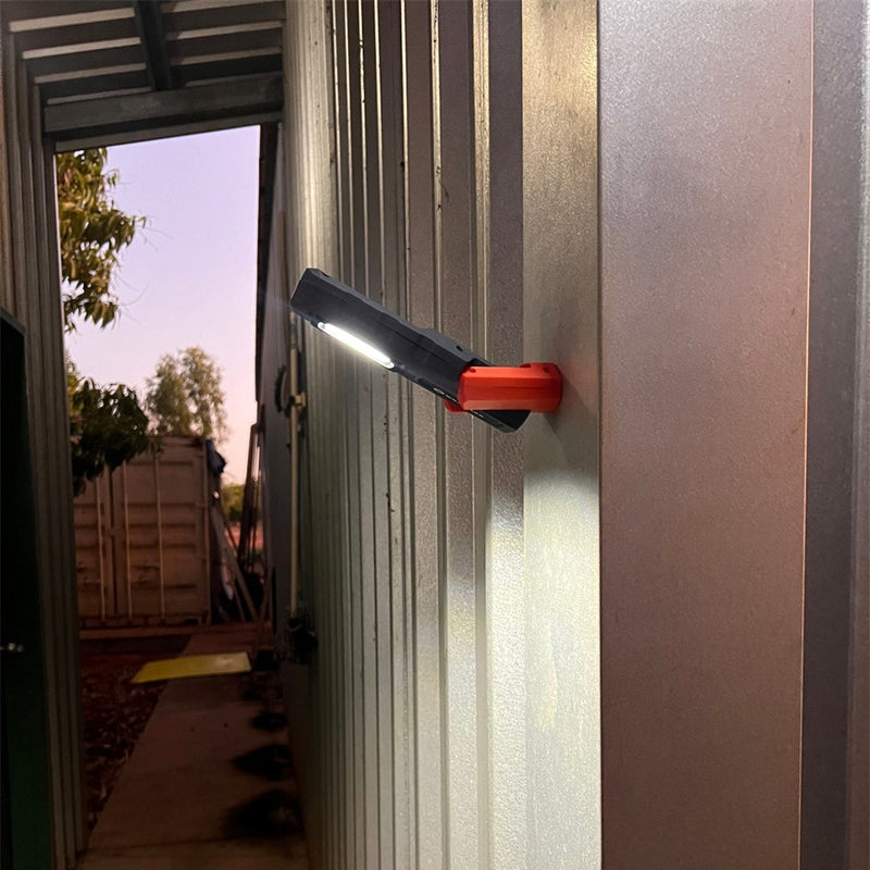 Load image into Gallery viewer, WILDTRAK 600 4AH HANDHELD RECHARGEABLE WORKLIGHT