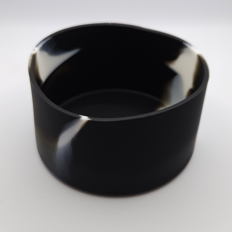 Load image into Gallery viewer, SILICONE BOTTLE BASE MEDIUM [CLR:BLACK/WHITE]
