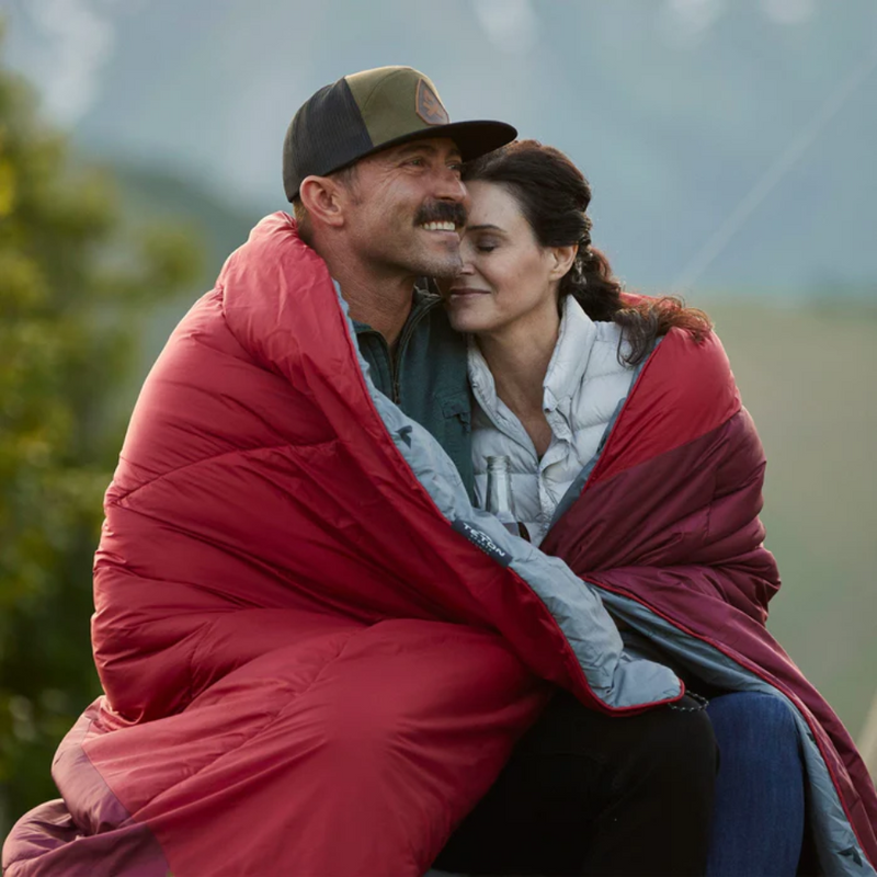 Load image into Gallery viewer, TETON ACADIA MAMMOTH TWO PERSON OUTDOOR CAMP BLANKET [CLR:RUBY &amp; GARNET]
