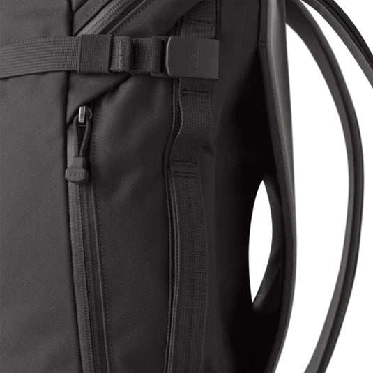 YETI CROSSROADS BACKPACK 22L [CLR:BLACK]