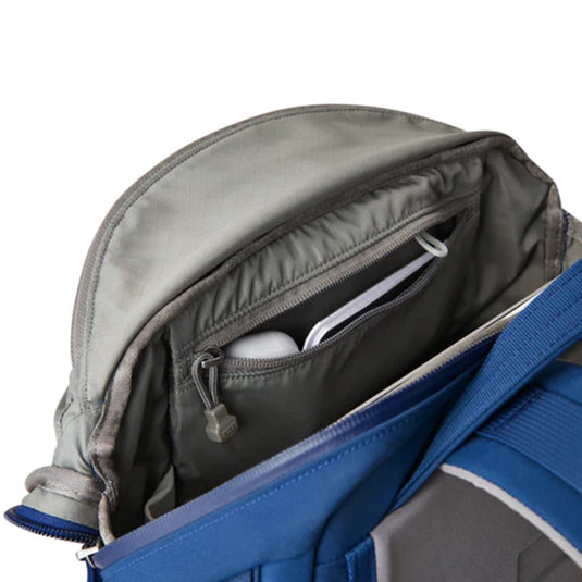 YETI CROSSROADS BACKPACK 22L [CLR:NAVY]