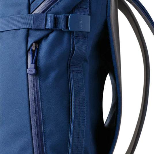 YETI CROSSROADS BACKPACK 22L [CLR:NAVY]