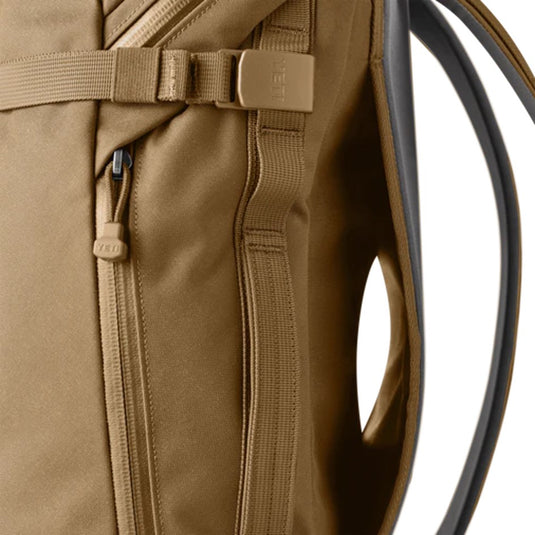 YETI CROSSROADS BACKPACK 22L [CLR:ALPINE BROWN]