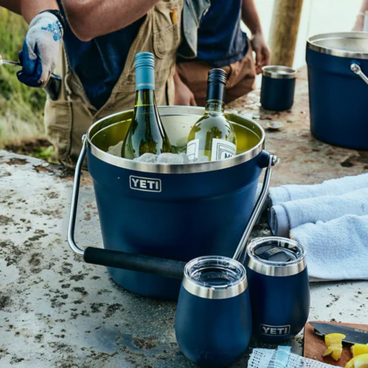 YETI RAMBLER BEVERAGE BUCKET [CLR:NAVY]