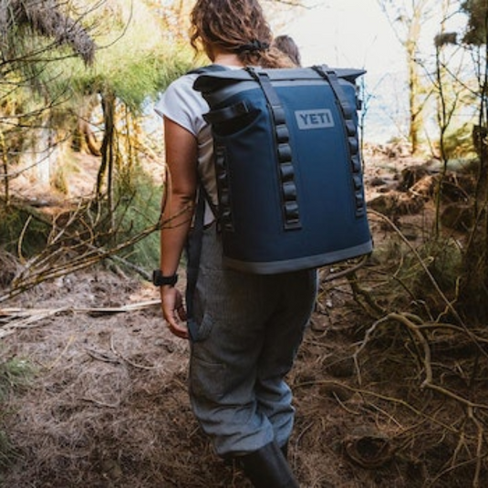 YETI HOPPER BACKPACK M20 2.5 SOFT COOLER [CLR:NAVY]