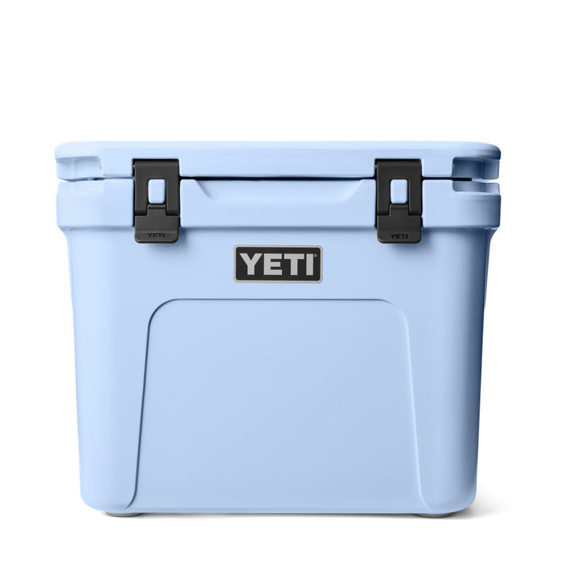 Load image into Gallery viewer, YETI ROADIE 32 HARD COOLER [CLR:BIG SKY BLUE]
