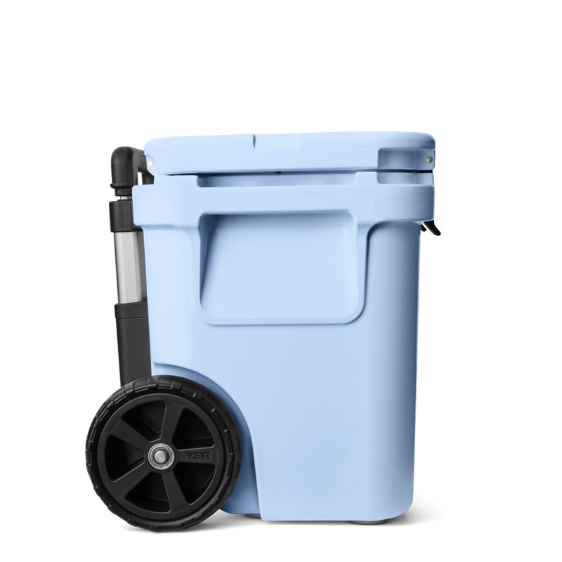 Load image into Gallery viewer, YETI ROADIE 32 HARD COOLER [CLR:BIG SKY BLUE]
