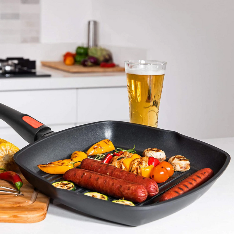 Load image into Gallery viewer, WILDTRAK COMPACT GRILL PAN 28CM NON STICK WITH DETACHABLE HANDLE
